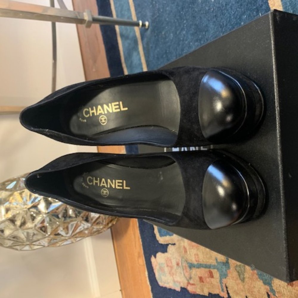 Chanel Black Suede Platform Pumps// S: 38.5